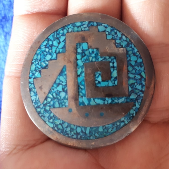 Vintage Mexico Turquoise Chip Inlay Sterling Silver Brooch 1 1/2 Inches Wide - Picture 4 of 4